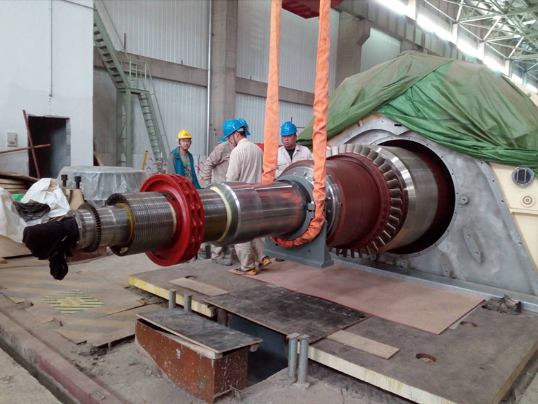 遵化熱電公司2號發(fā)電機轉子一次穿裝成功